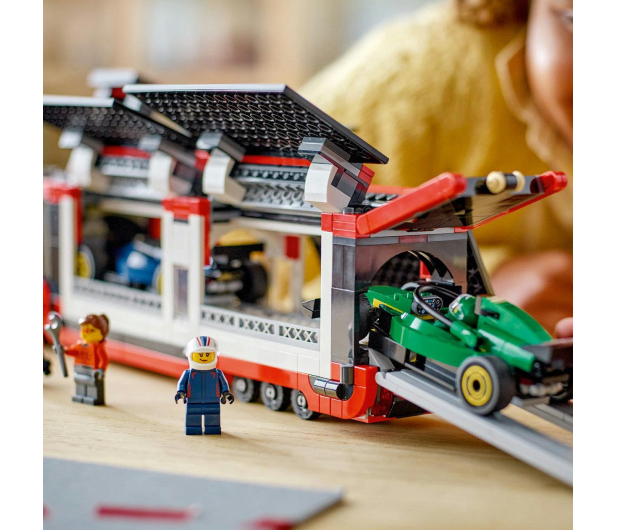 LEGO Ciy 60445 Ciężarówka z bolidami RB20 i AMR24 F1 - 1298087 - zdjęcie 16